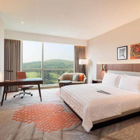 Le Meridien Putrajaya Exterior photo A guest room at the hotel