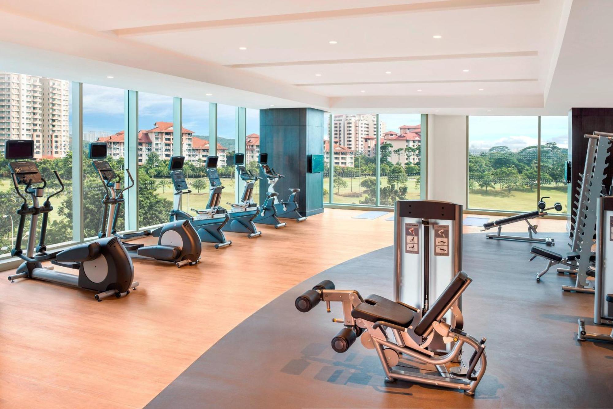 Le Meridien Putrajaya Exterior photo A gym at a condominium in Singapore