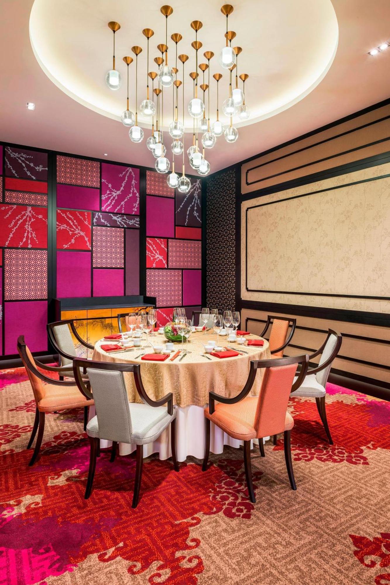 Le Meridien Putrajaya Exterior photo A private dining room at the restaurant
