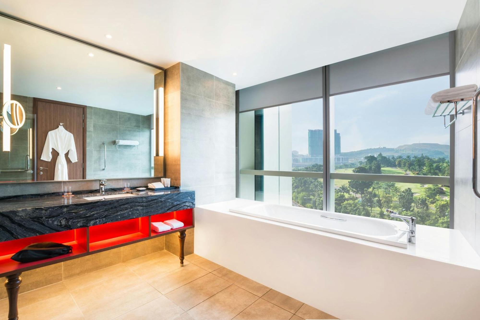 Le Meridien Putrajaya Exterior photo Bathroom
