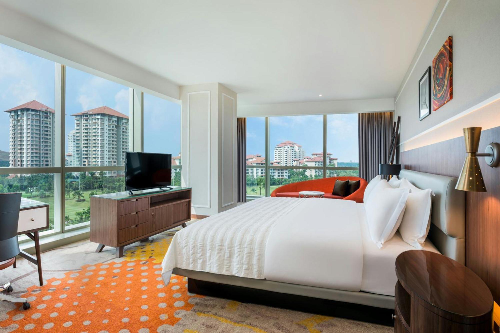 Le Meridien Putrajaya Exterior photo Deluxe Suite